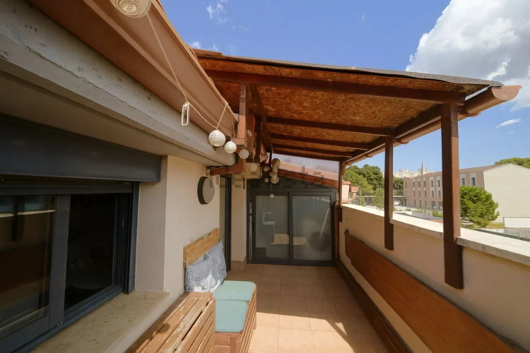 DÚPLEX EN EXCLUSIVA CON TERRAZA PRIVADA Y PLAZA DE GARAJE – UN HOGAR PARA VIVIRLO