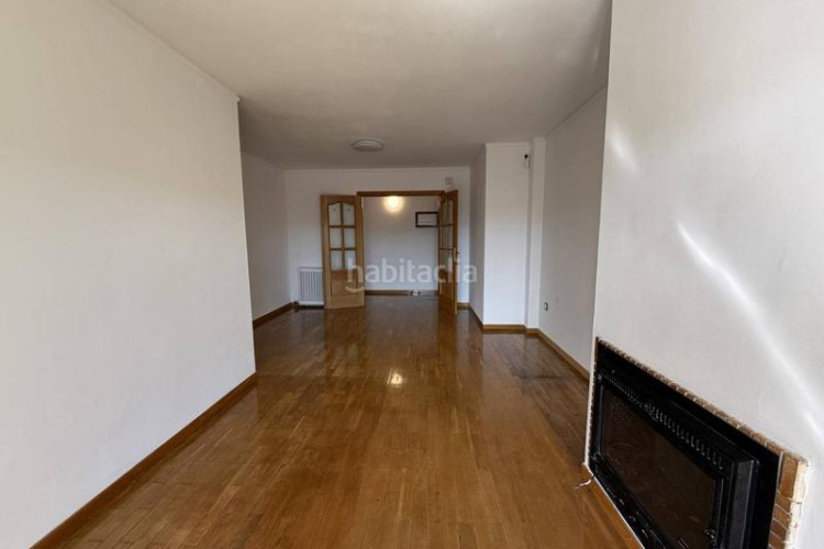 Piso gran piso en can aurell , 4 habitaciones y parking incluido en Terrassa