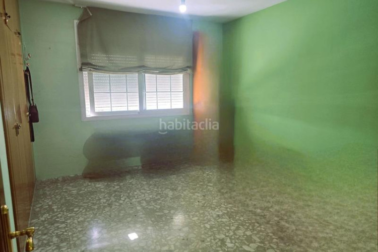 Chalet casa de 3 plantas con piscina y gran garajealmacén en Terrassa