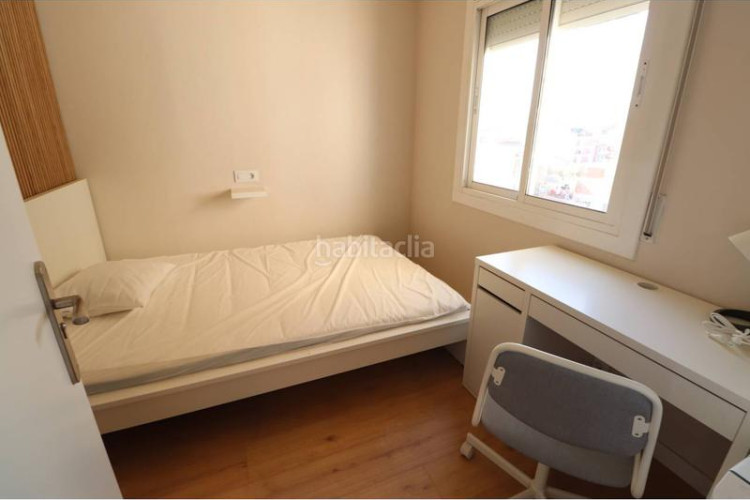 Piso escoles, acabado de reformar en Plaça Catalunya - Escola Industrial Terrassa