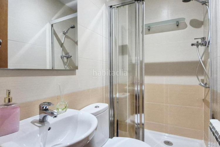Piso Sant Pere Nord. calle girona. piso seminuevo de 3habs + 2lav. + patio + pk + trastero en Terrassa