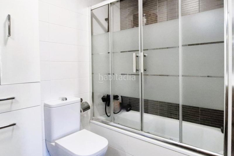 Piso edifici blau cel 3 hab amb 12 m2 sud al costat estacio est en Terrassa