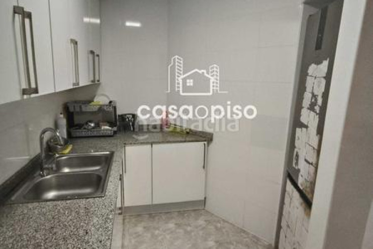 Piso  reformado en La Cogullada 3 dormitorios, 1 baño, todo exterior, cocina individual, con dos balcones uno de 6m y otro de 4m y en Terrassa