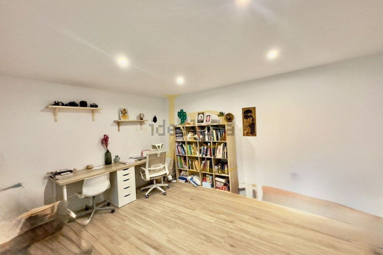 Chalet adosado en venta en Calle de Solsona