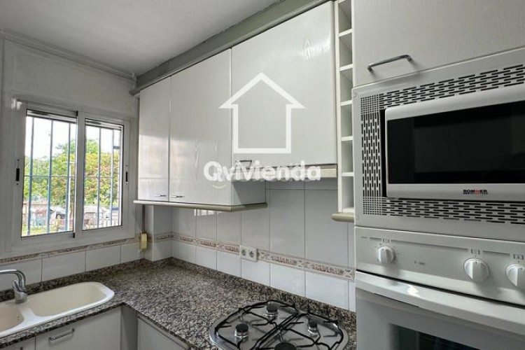 Piso  en planta baja de 3 habitaciones, todo exterior, La Cogullada en Terrassa