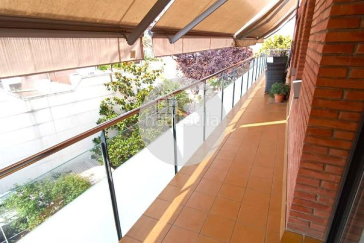 Dúplex  de ensueño en el centro con gran terraza y balcón, 2 plazas de parking y detalles premium en Terrassa