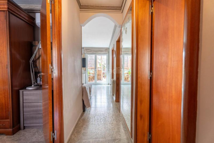 Casa adosada casa para entrar a vivir, con patio y terraza. a 10min. estación renfe este. en Terrassa