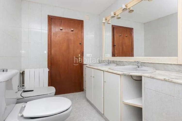 Piso (barcelona). "okupado" (no se puede visitar ni hipotecar). en Terrassa