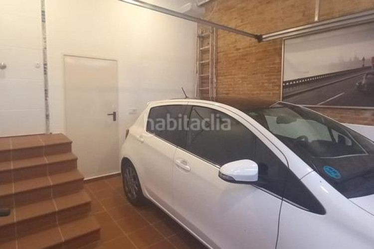 Casa adosada casa en venta , can aurell. a 5 minutos centre en Terrassa