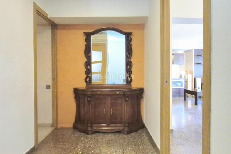 Piso cantoner de 115 m2 amb 4 hab i 2 banys al carrer faraday a 100 metres de la plaça del progres en Terrassa