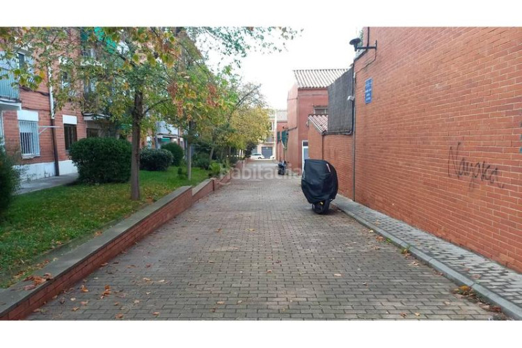 Piso  en la calle olot en Les Arenes - La Grípia - Can Montllor Terrassa