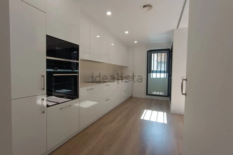Piso en calle Transversal, 181