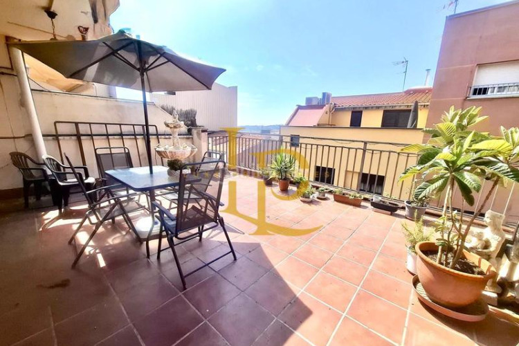 Ático en venta ático de tres habitaciones y amplias terrazas con vistas panoramicas en Terrassa