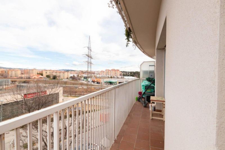 Piso en xuquer 6 local adaptat per habitatge i llogat en Terrassa