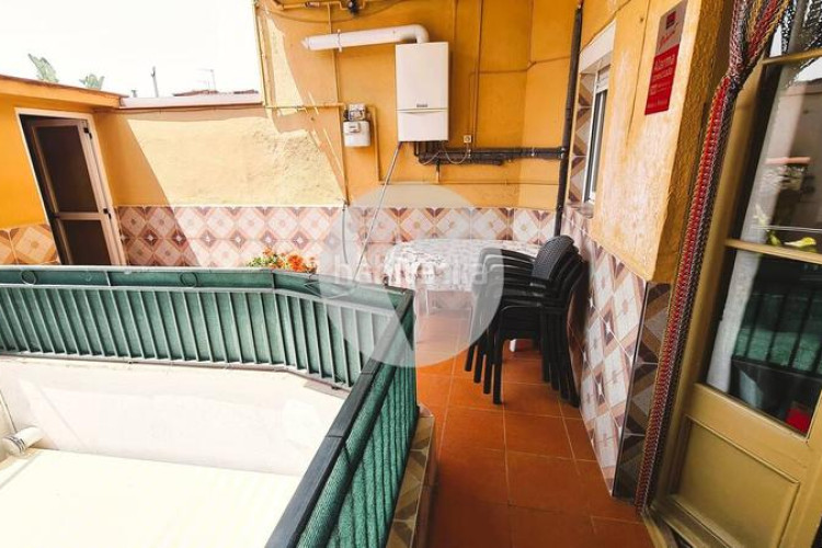 Piso descubre este piso funcional y con mucho potencial! en Terrassa