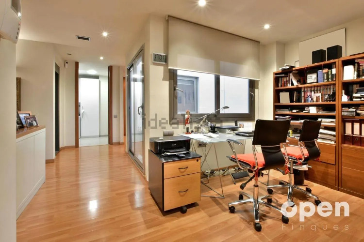 Chalet adosado en calle de la Poetessa Caparà