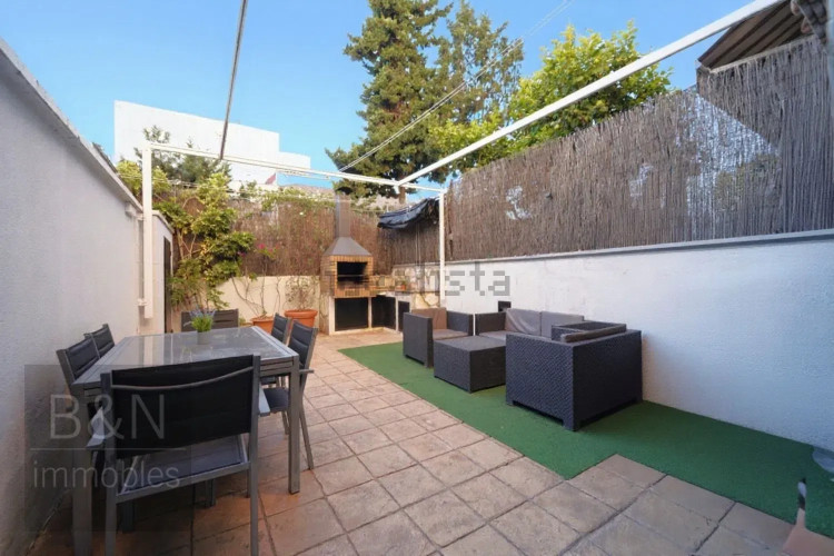 En exclusiva: planta baja con alma de hogar, gran terraza y parking en un entorno tranquilo rodeado