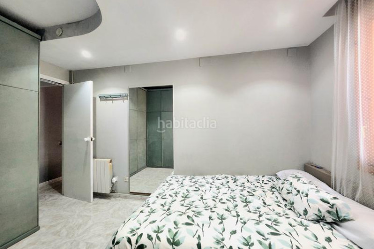 Piso con entrada independiente, terraza y parking en Terrassa