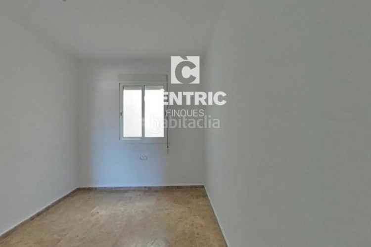 Dúplex piso espacioso con 4 habitaciones gran inversión ! en Terrassa