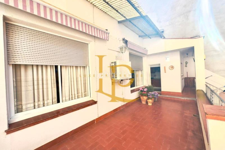 Casa adosada preciosa casa con terraza y garaje en una zona privilegiada en Terrassa