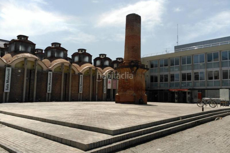 Piso  seminuevo junto a rambla, 3 habitaciones y pk opcional.. muy actual en Terrassa