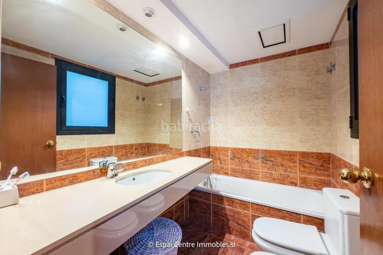 Piso vive en sant pere piso de 88 m con 3 habitaciones, 2 baños y salón luminoso. ubicación ideal cerca de todo en Terrassa