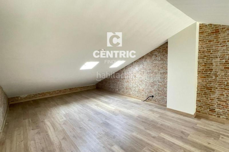 Dúplex  de obra nueva de 2 habitaciones buhardilla multifuncional y terraza en Terrassa
