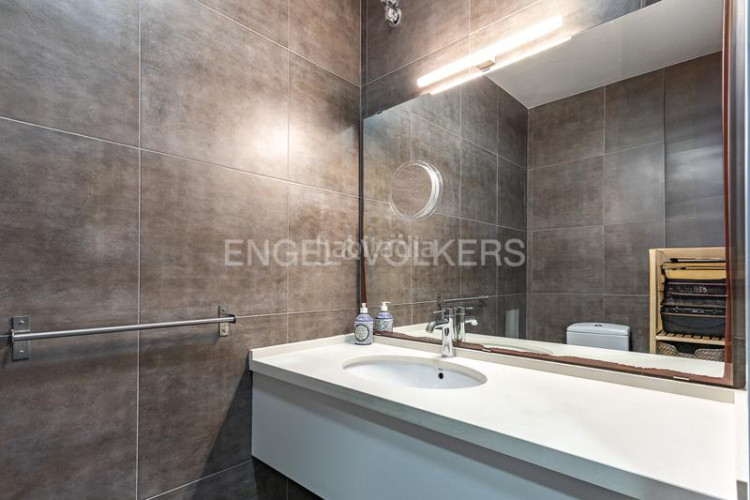 Casa espectacular casa adosada con 2 plazas de garaje en Terrassa