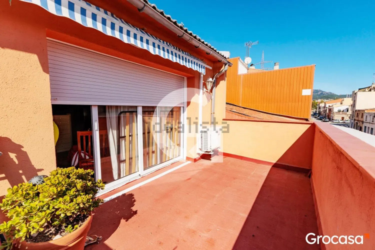 Casa independiente en calle de la Pineda
