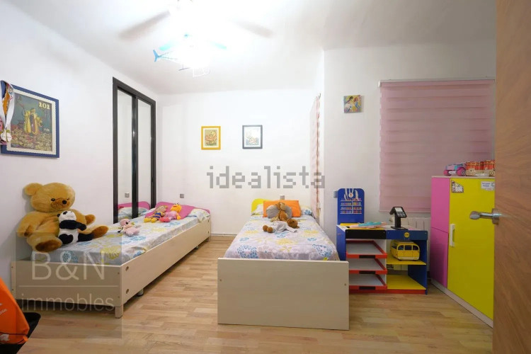 EN EL CENTRO DE TERRASSA CON TERRAZA DE 20 m² Y A UN PASO DEL PARC VALLPARADÍS