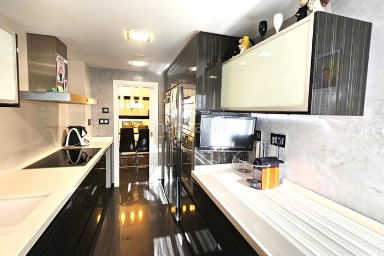 Piso en carrer de pau marsal 76 exclusiva vivienda con acabados de lujo y una ubicación inmejorable. en Terrassa