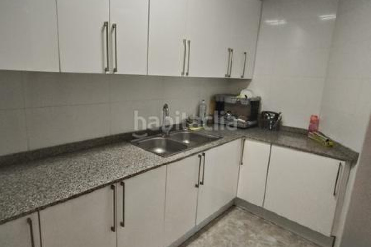 Piso  reformado en La Cogullada 3 dormitorios, 1 baño, todo exterior, cocina individual, con dos balcones uno de 6m y otro de 4m y en Terrassa