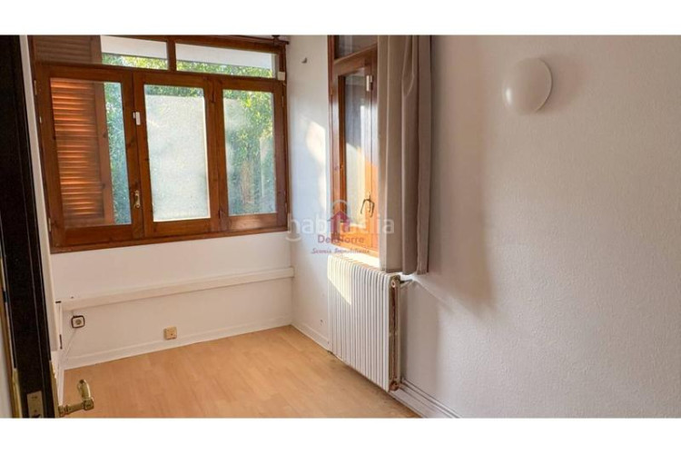 Casa  de 200m construidos en venta a 4 vientos en la urbanización font de lespardenya, en Terrassa