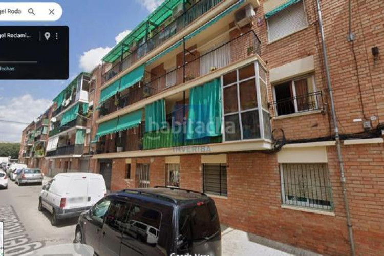 Piso inmueble ilegalmente okupado situado en la calle mossen angel rodamilans 222, bajos 4, , barcelona. en Terrassa