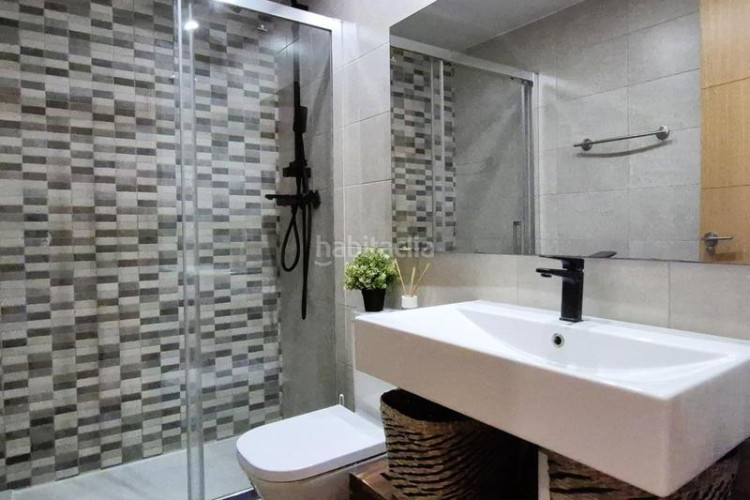 Piso edifici residencial blau cel de 3 hab con terraza 12 m2 sur 2 piscinas, gimnasio, conserjeria y mas en Terrassa