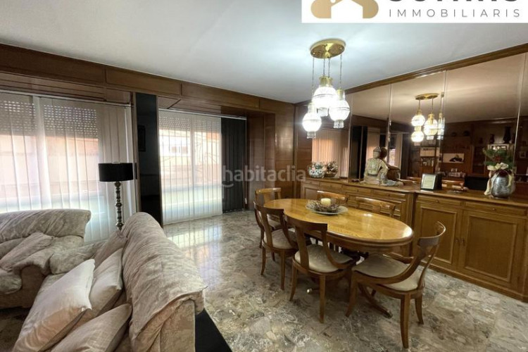 Casa adosada con amplias terrazas y gran potencial en Terrassa