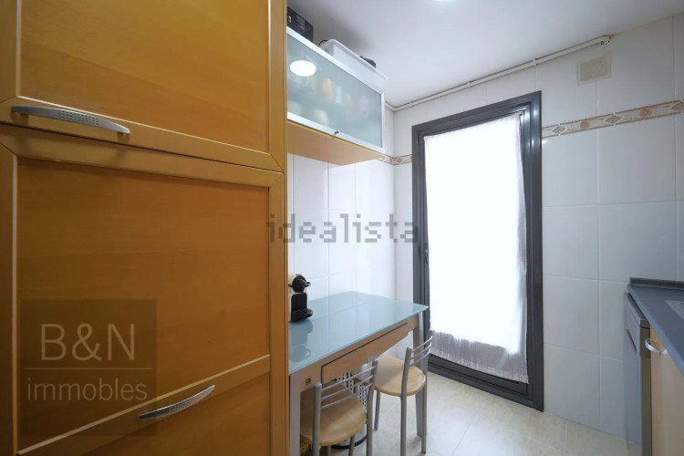 ¡Te vas a enamorar de su carácter! Amplio, luminoso, con zona comunitaria, párquing y trastero.