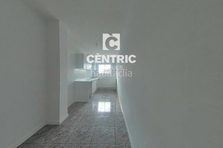Piso oportunidad inversión. piso grande con 4 habitaciones perfecto para familias numerosas! en Terrassa