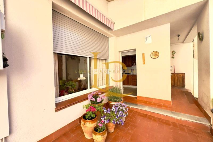 Casa adosada preciosa casa con terraza y garaje en una zona privilegiada en Terrassa