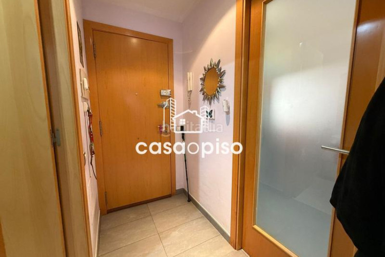 Piso acogedor piso seminuevo en ca nanglada con mucha luz, cocina americana, orientación este y construido en 2009. ideal para invertir en Terrassa