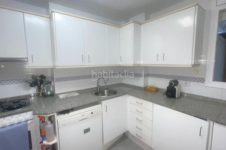 Piso pis amb , pàrquing, traster i piscina comunitària en Terrassa