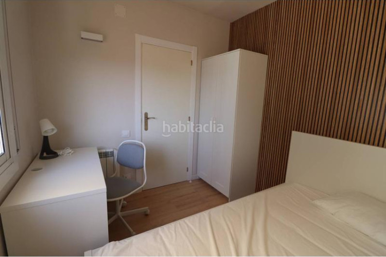 Piso escoles, acabado de reformar en Plaça Catalunya - Escola Industrial Terrassa