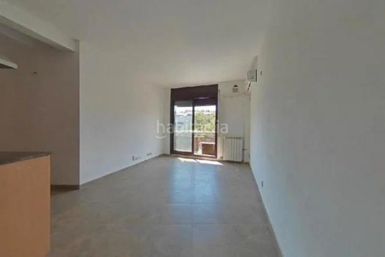 Piso (barcelona). "okupado" (no se puede visitar ni hipotecar). en Terrassa