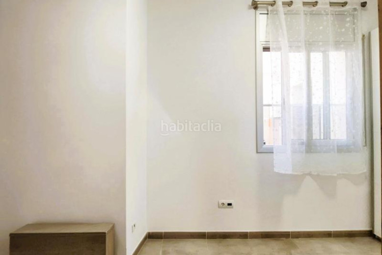 Piso Sant Pere Nord. calle girona. piso seminuevo de 3habs + 2lav. + patio + pk + trastero en Terrassa