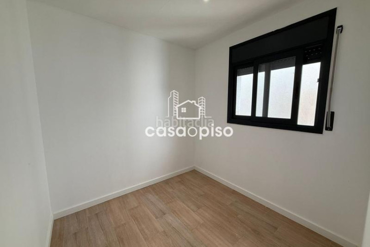 Casa adosada  en ca naurell, 3 dormitorios y 2 baños. buen estado, orientada al sur. perfecta para disfrutar de un hogar acogedor. en Terrassa