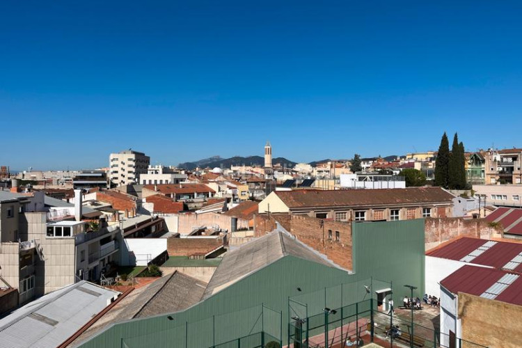 Piso en carrer de topete 52 precioso piso muy luminoso en inmejorable ubicación: consta de un salón-comedor, cocina, 3 habitaciones, baño, aseo, balcón y tra. en Terrassa
