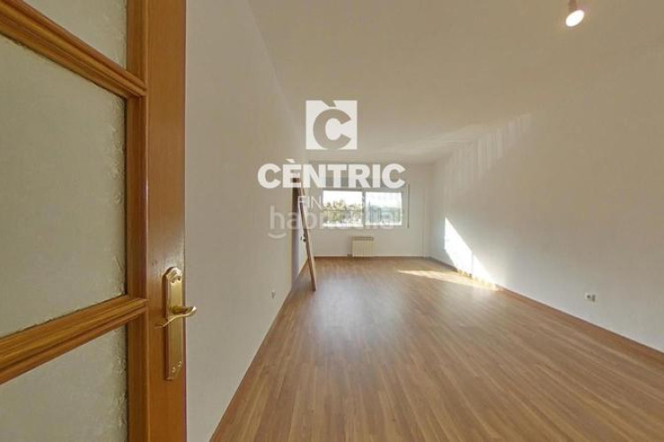 Piso oportunidad inversión. piso grande con 4 habitaciones perfecto para familias numerosas! en Terrassa