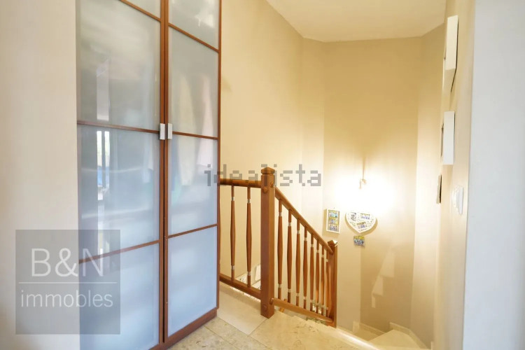 DÚPLEX EN EXCLUSIVA CON TERRAZA PRIVADA Y PLAZA DE GARAJE – UN HOGAR PARA VIVIRLO