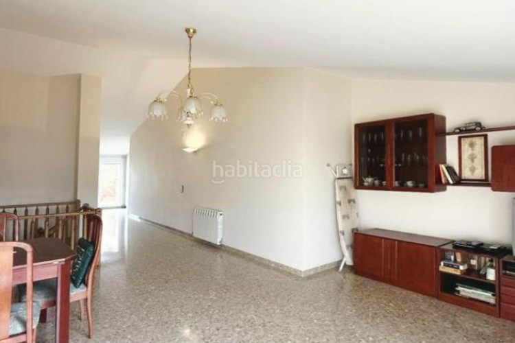Dúplex  140 m2 de 4 hab mas estudio con 2 terrazas y parking en la plaça lluis companys en Terrassa