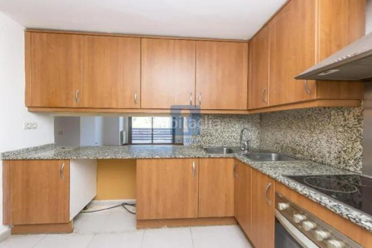 Piso inmueble ilegalmente okupado situado en la calle montsià 36, 13, , barcelona en Terrassa